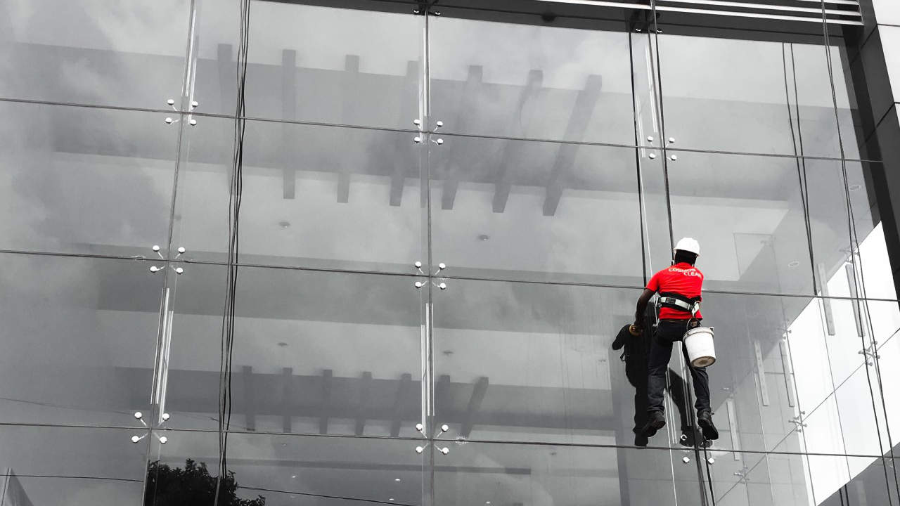 Glas- und Glasgrundreinigung